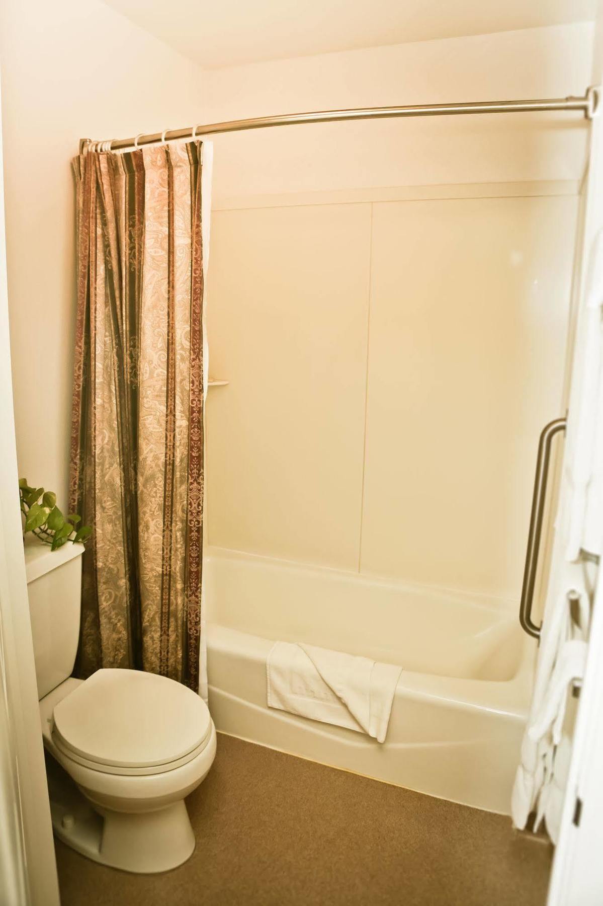 White Water Hotel 3*